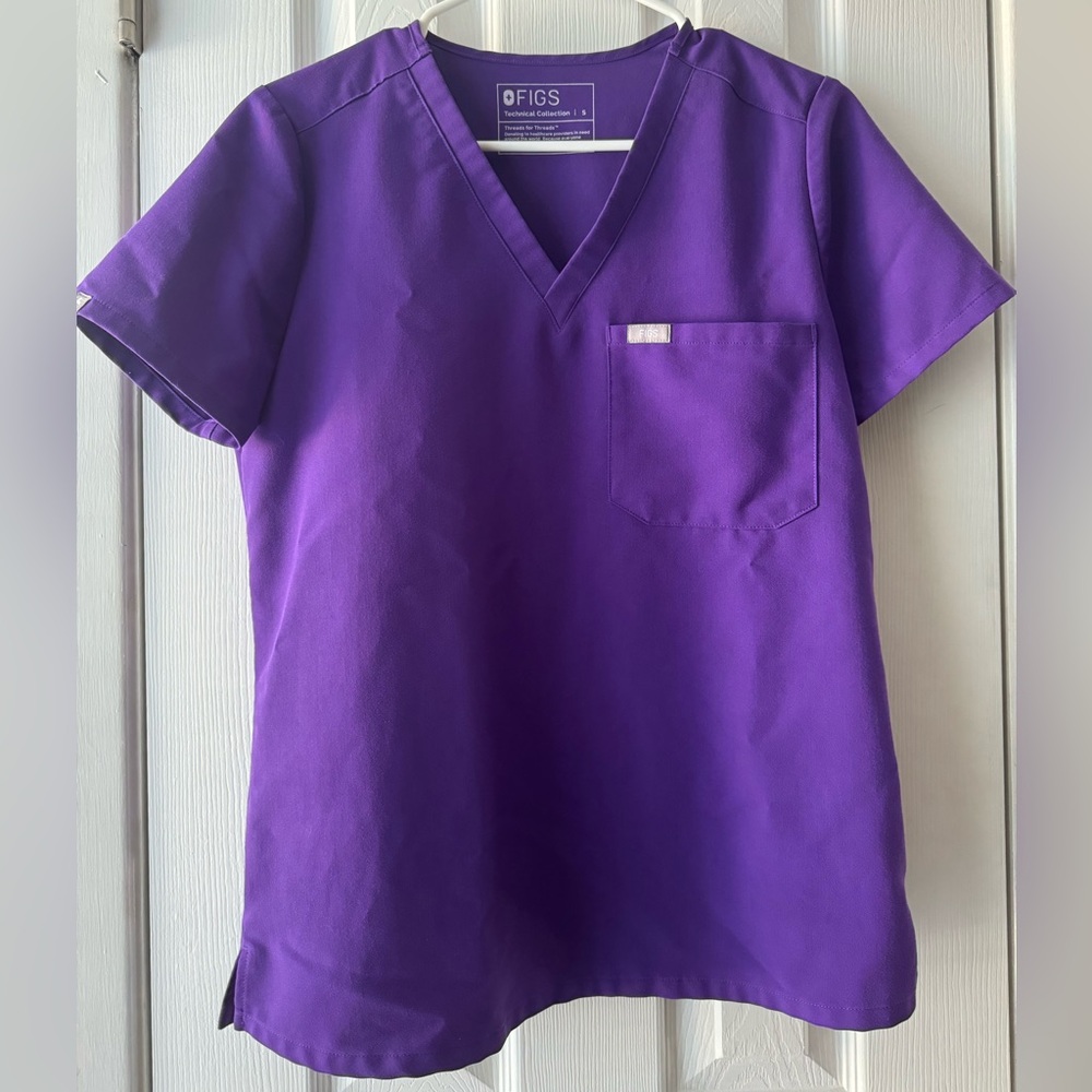 Figs Digital Grape Catarina - One-Pocket Scrub Top